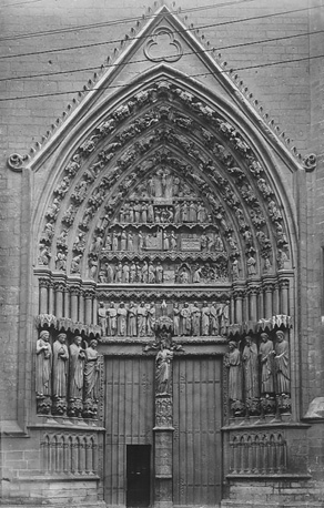 Zuidelijk portaal: portaal van de 'Vierge dorée'; timpaan: het  leven van Saint Honoré; middenpijler:  ' Vierge dorée'; twaalf apostelen