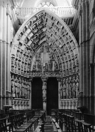 Middenportaal van de voormalige gotische kerk