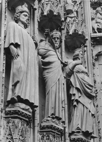 Westfacade, middenportaal: beelden op de linker portaalwang, profeten