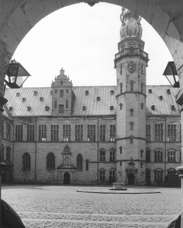 Binnenplaats van een kasteel / bestuursgebouw ?