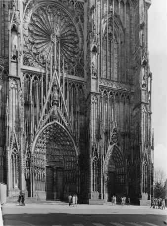 Westfacade, midden- en zuidportaal
