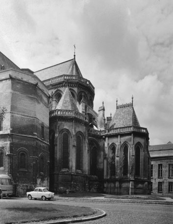 Kerk, koor met straalkapellen