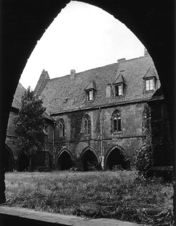 Kloostergebouw met kloosterhof