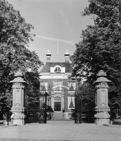 Voorzijde en toegangspoort