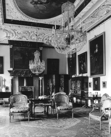 Interieur, zaal met meubilair