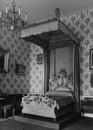 Historisch interieur (van een kasteel?): slaapkamer