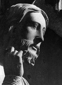 Trumeau, detail: Christus als 'Doctor Mundi'. 'Ik ben de deur'.