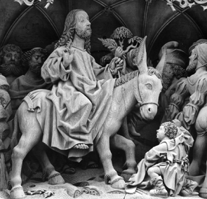 Hoofdaltaar, predella, links: Intocht van Christus in Jeruzalem