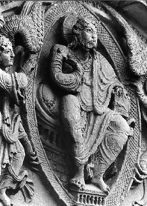 Westelijk portaal, timpaan: Tronende Christus in mandorla: de Hemelvaart (detail)