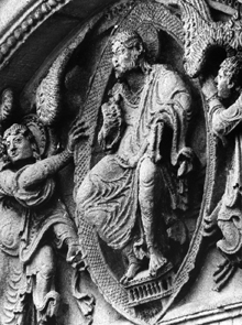 Westelijk portaal, timpaan: Tronende Christus in mandorla: de Hemelvaart (detail)